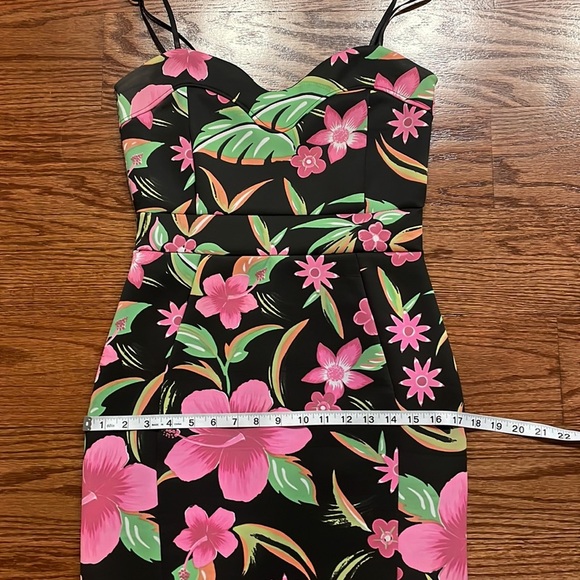 Glamour Babe women’s fitted bodycon strap party dress black / floral size XS - Picture 10 of 12